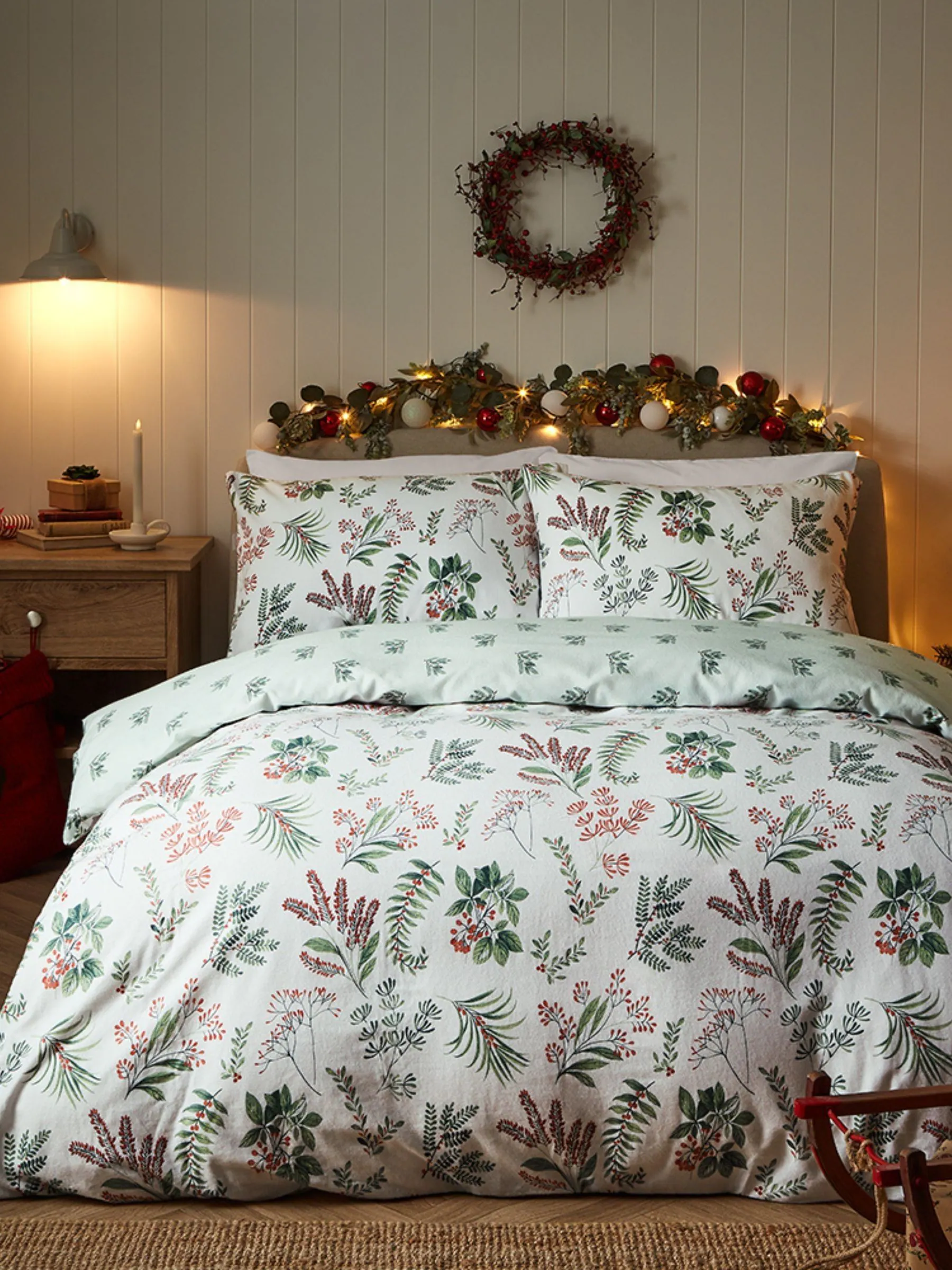 Vantona Christmas Festive Sprig Brushed Cotton Quilt Cover Set