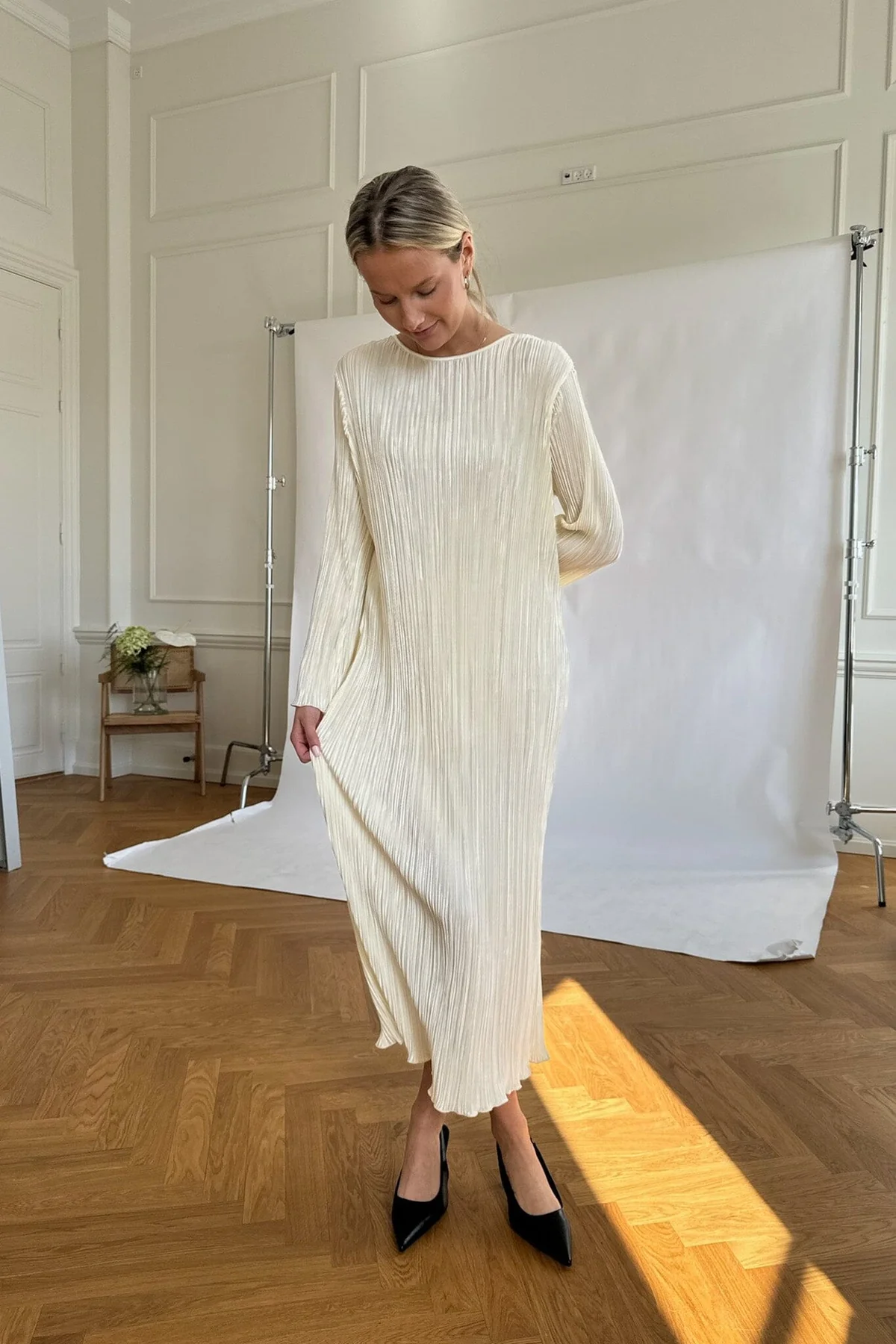 BYIC Kellyic Long Plissé Dress of off white