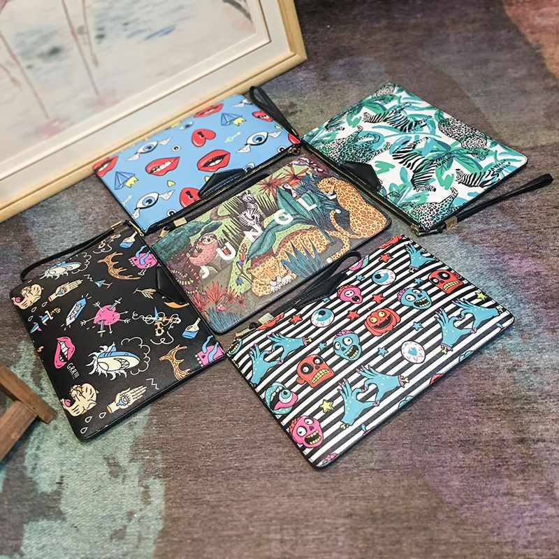 BagBuzz - Bedrukte clutch van imitatieleer