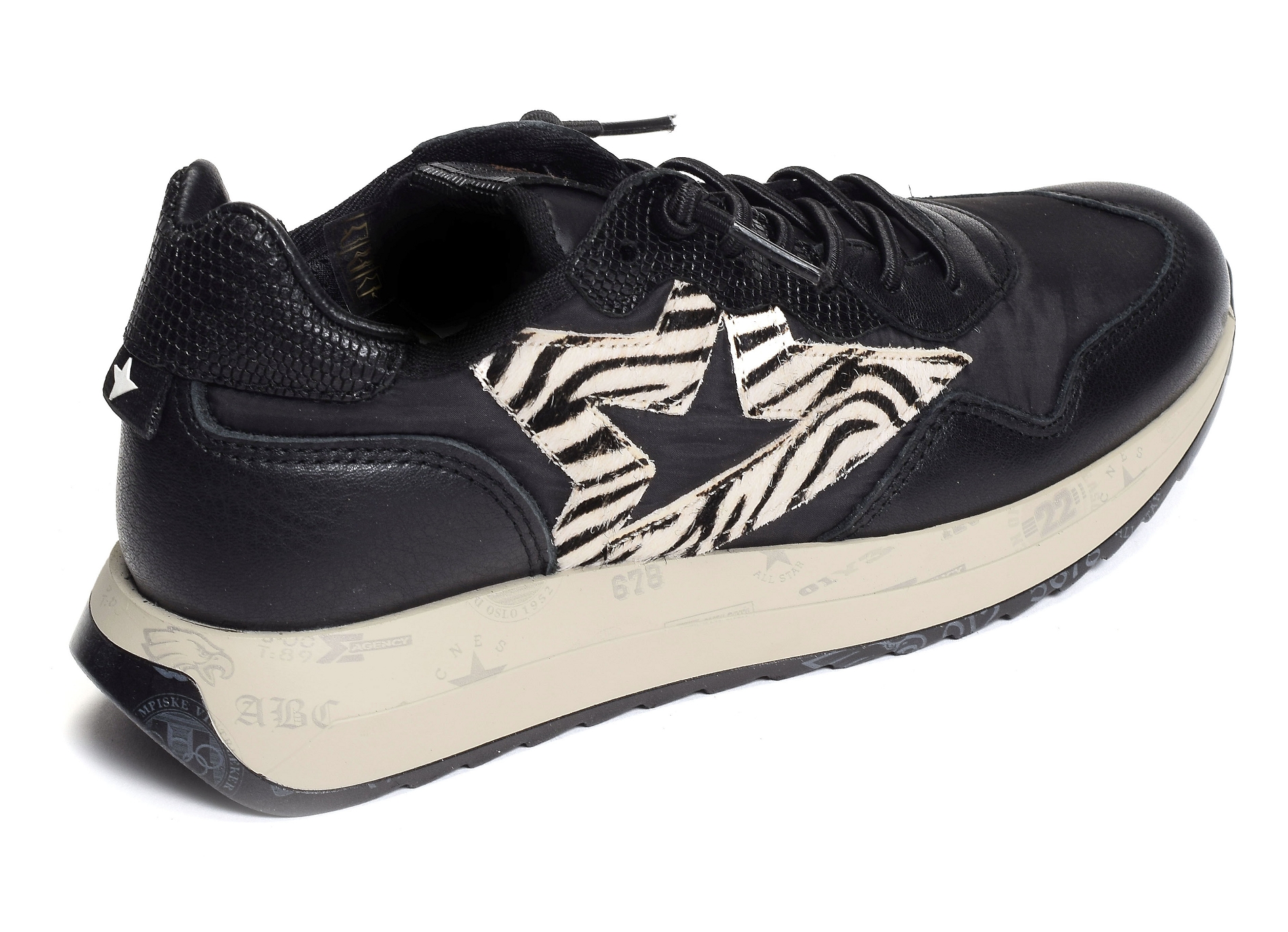 C1311 w noir