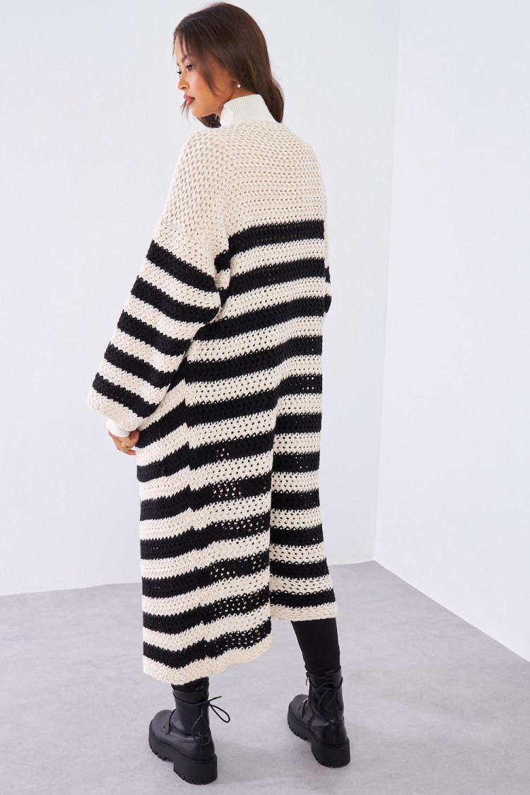 Gilet beige et noir en maille long