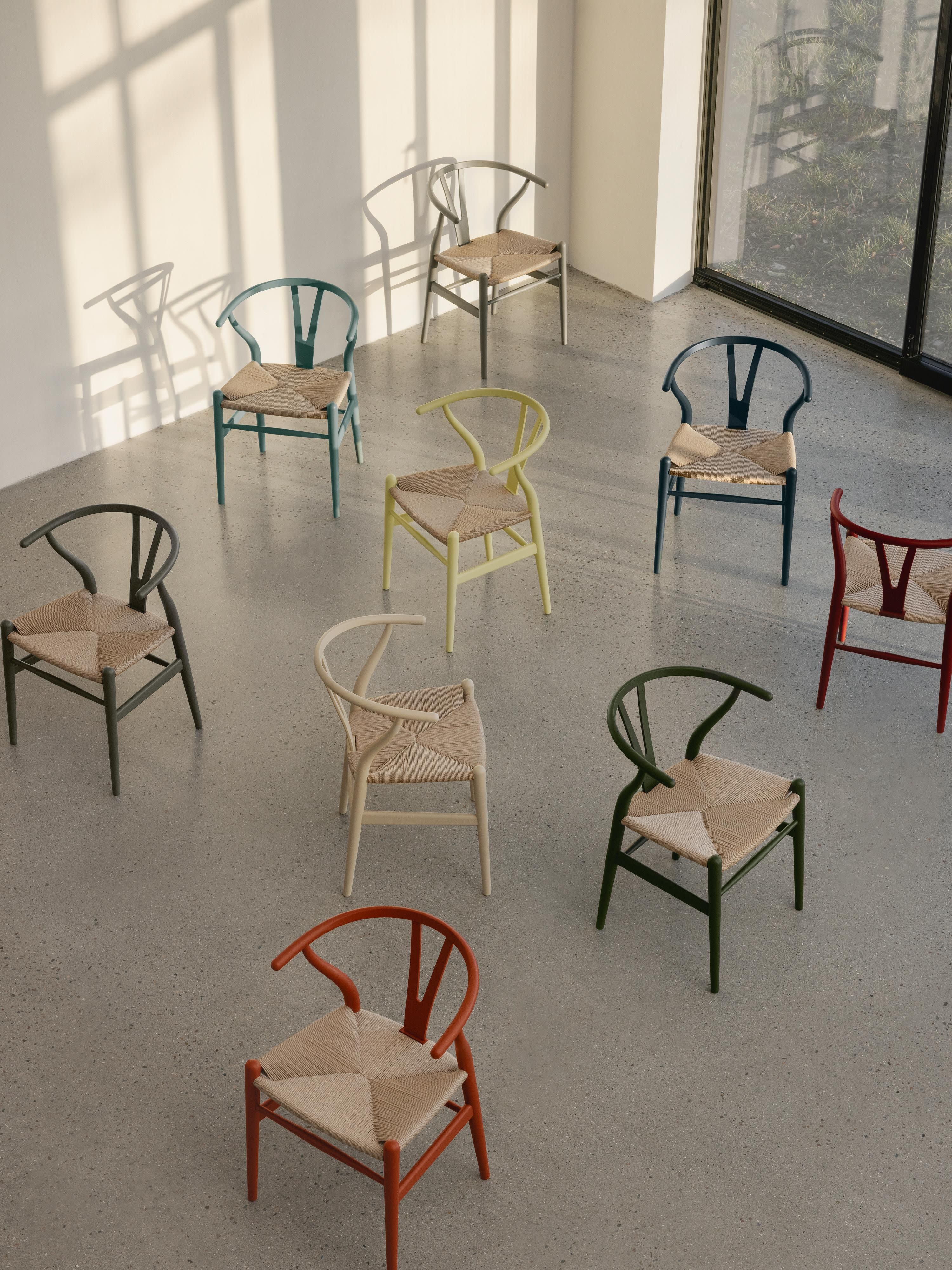 Houten stoel CH24 Wishbone Chair met handgevlochten zitvlak