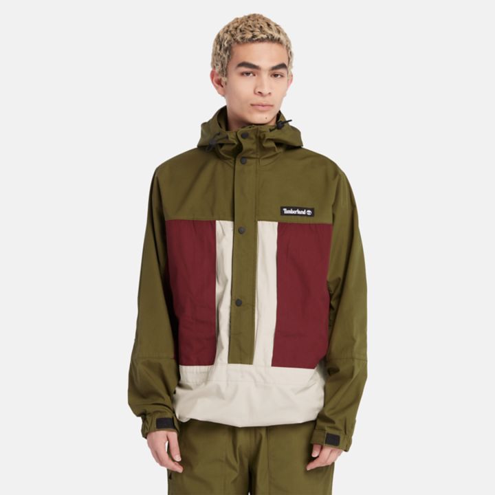 Jaqueta anorak impermeável masculina na cor verde.