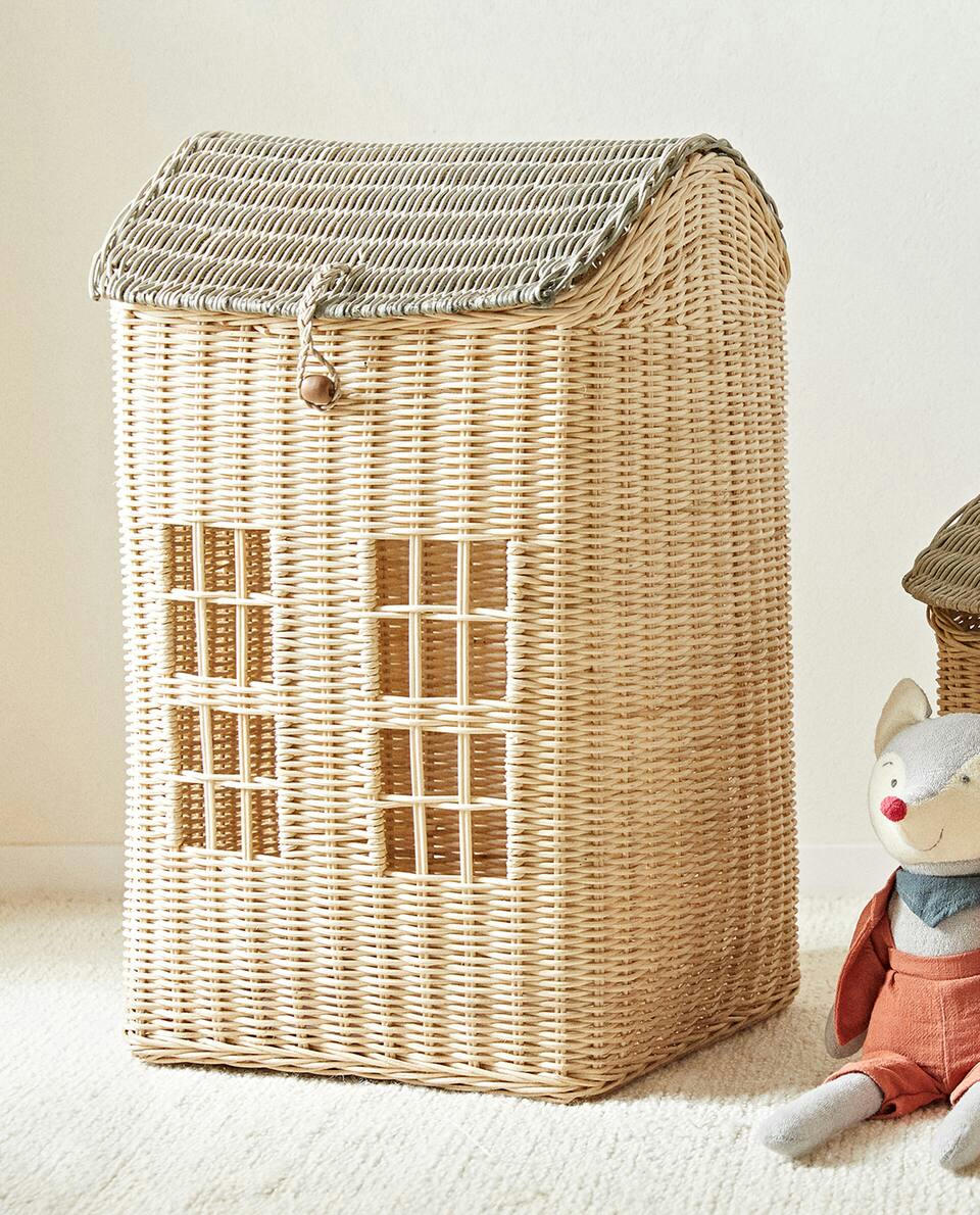 CESTO INFANTIL EM FORMATO DE CASA DE RATÃ