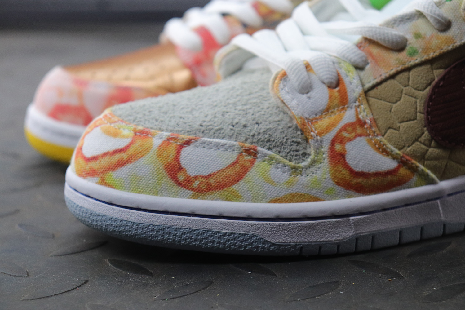 Nike SB Dunk Low Street Hawker