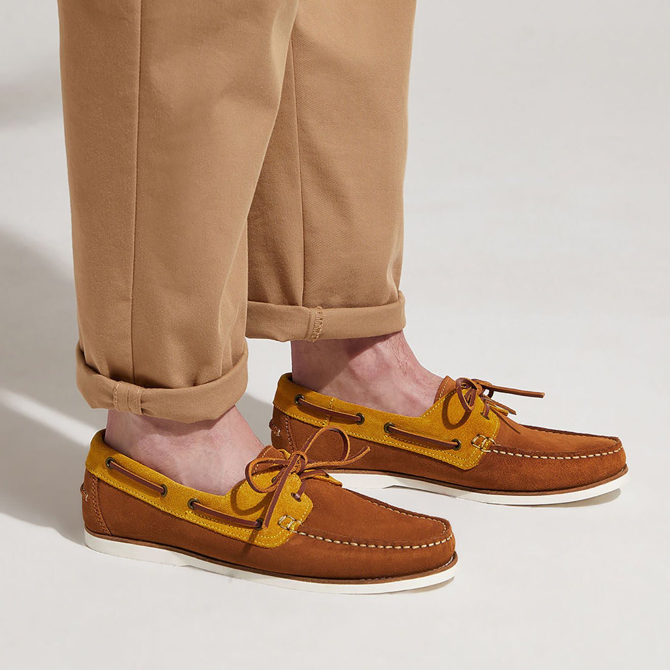 Comptoir GL Chaussures bateau en Velours de Cuir bicolore cognac/Camel