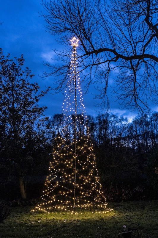 Kerstboom - 5 Meter - Warm Wit Licht - Inclusief Mast en Grondpennen