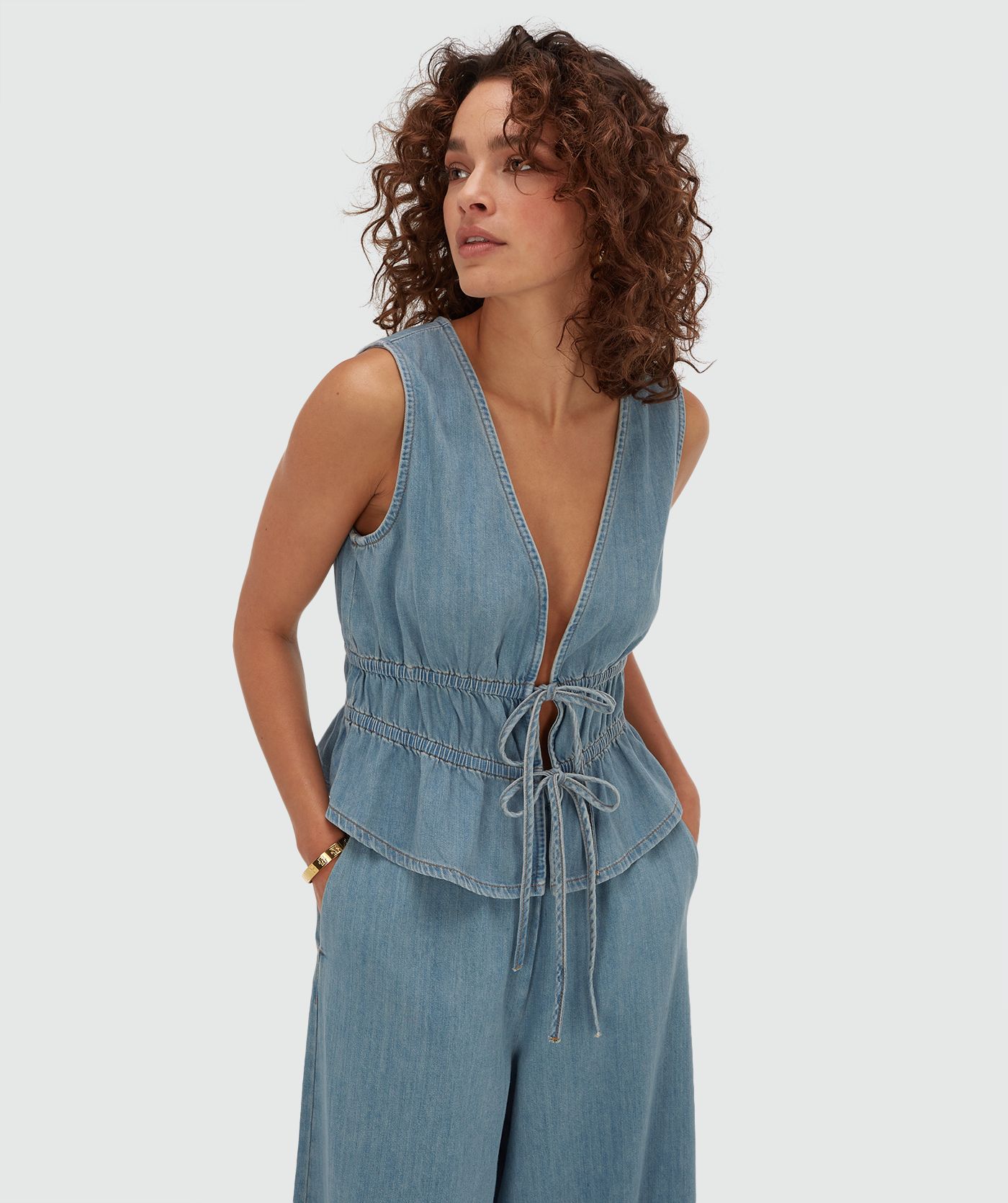 JV-SEA getailleerde top met peplum - mid blue denim