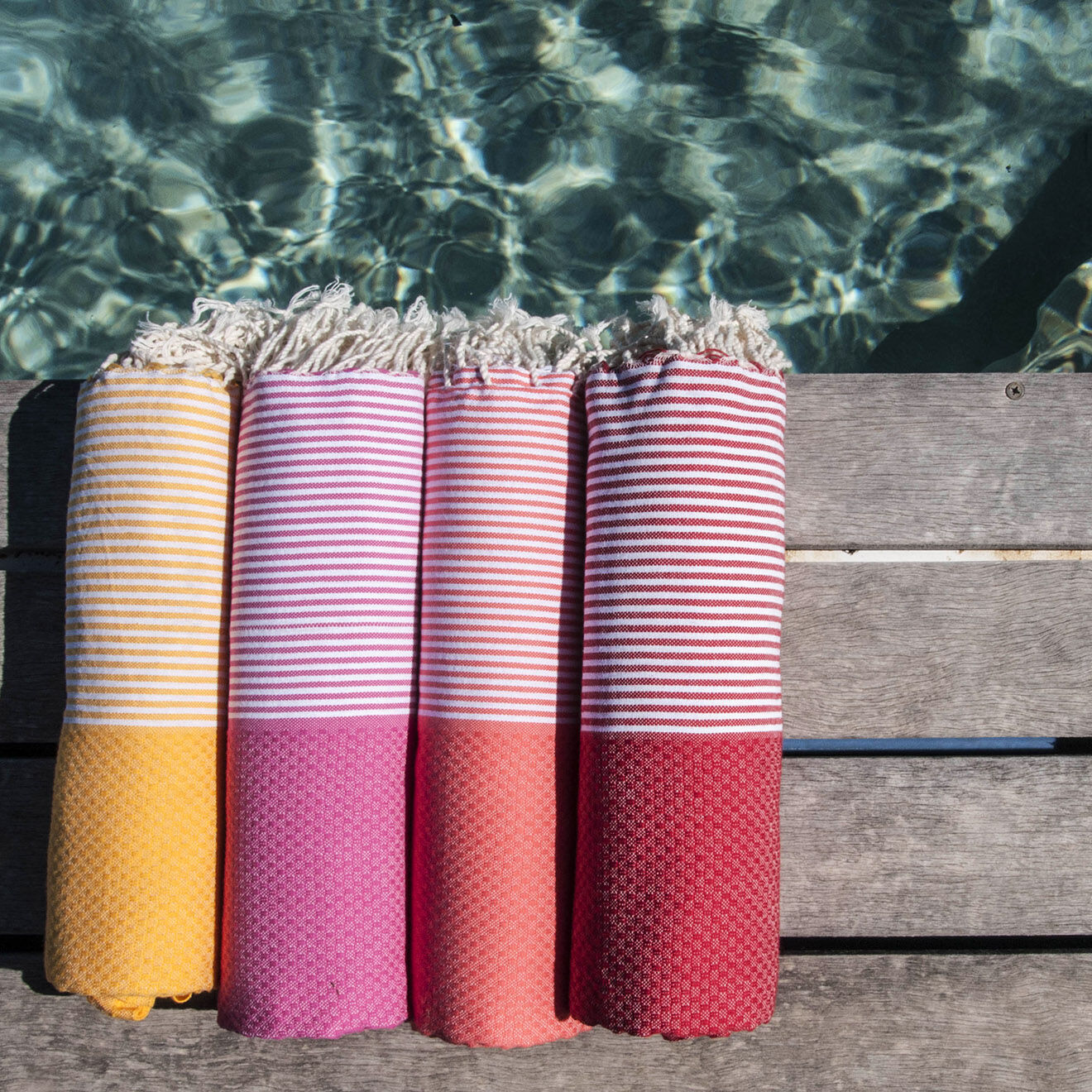 Febronie Fouta Nid d'abeille Ibiza rayures fines rouge - 100x200 cm