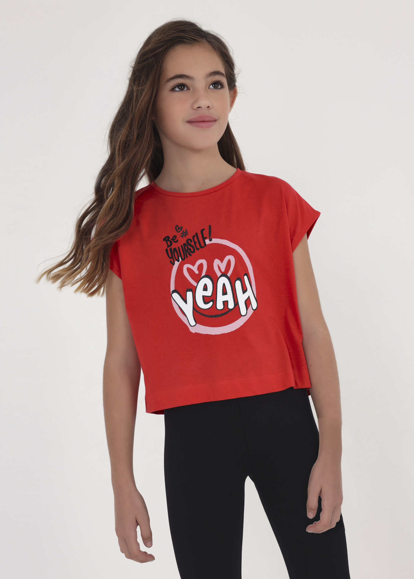 Camiseta feminina de manga curta em algodão sustentável com nó.