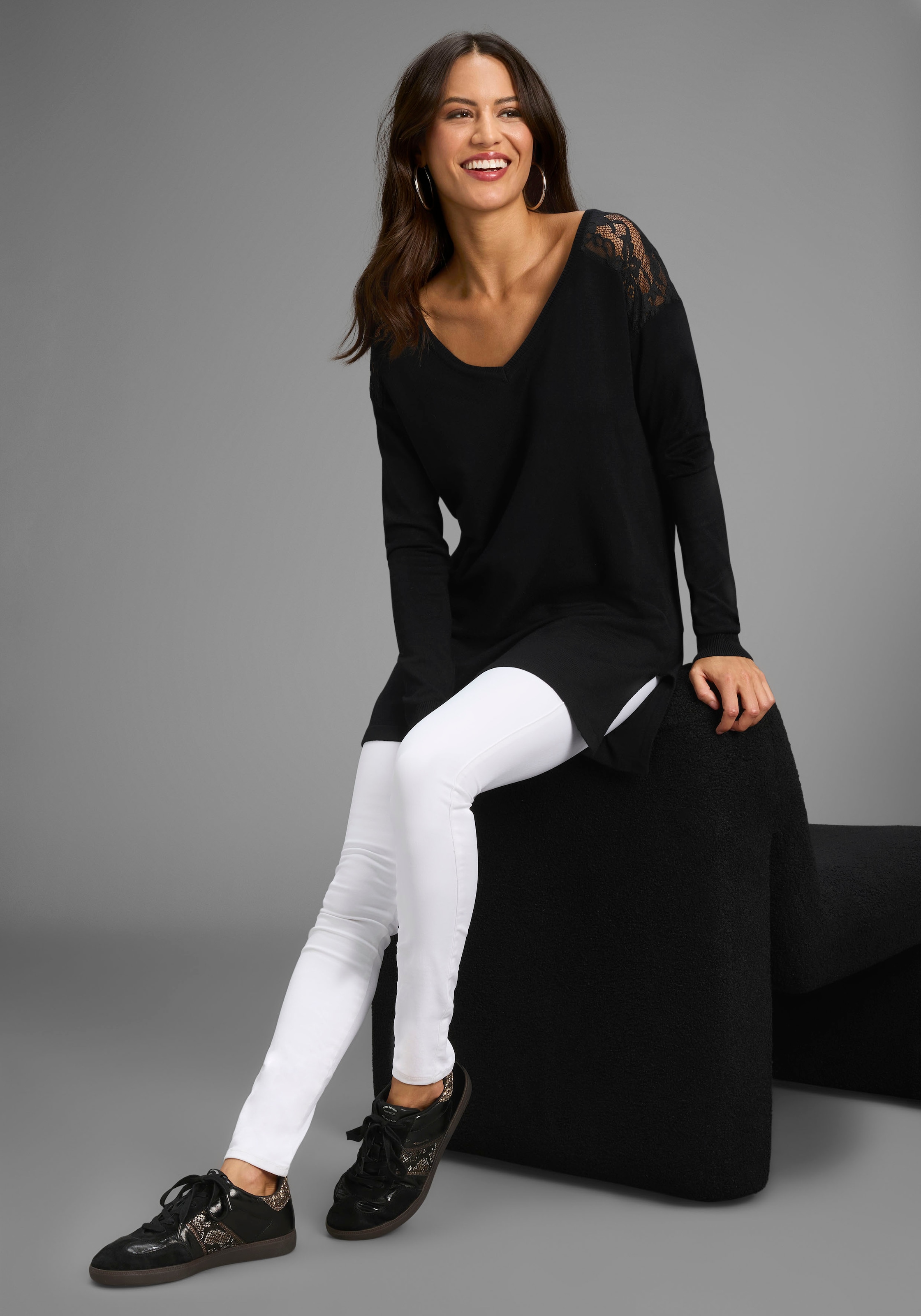 Laura Scott Longpullover , Feinstrickpullover mit Spitzendetails und Schlitzen - NEUE KOLLEKTION