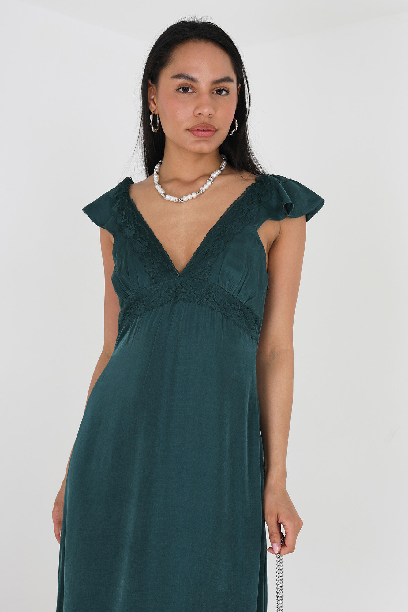 Vestido com renda e babados
