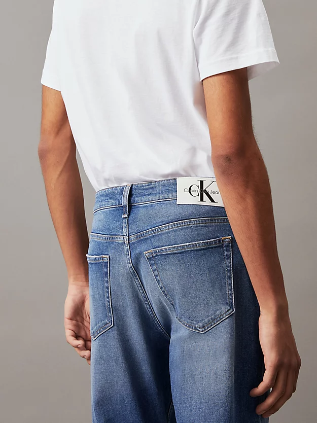Calça jeans afunilada