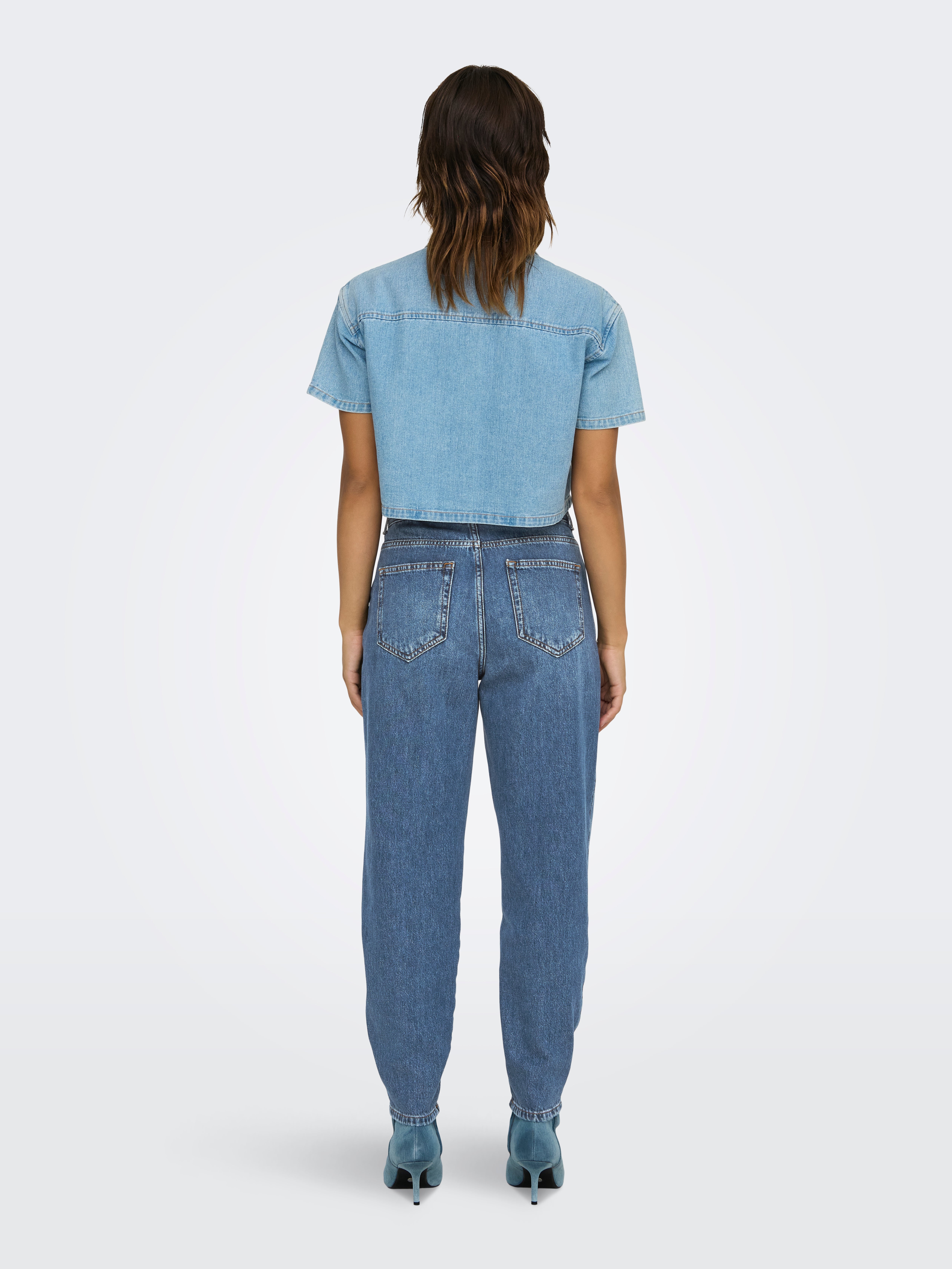 ONLTROY Hohe Taille Karotte Jeans Medium Blue Denim