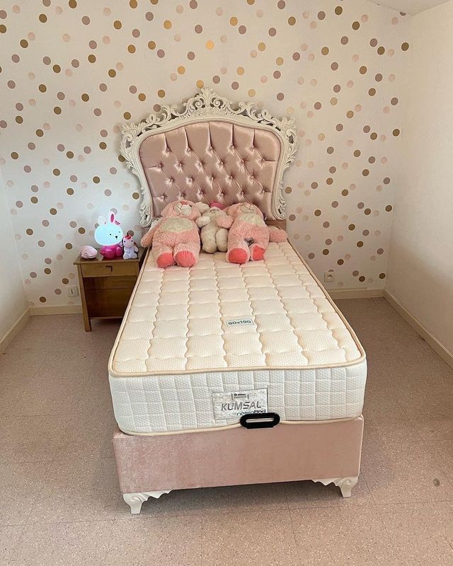 Opberg Boxspring Scarlett - Zonder Matras - Luxe Hoofdbord - 142 cm Hoog