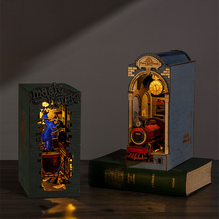 (216-tlg. Set) Rolife Book Nook Modell Bausatz DIY Miniatur Haus mit Licht Home Deko Buchstütze für Erwachsene (TGB03) - Magic House