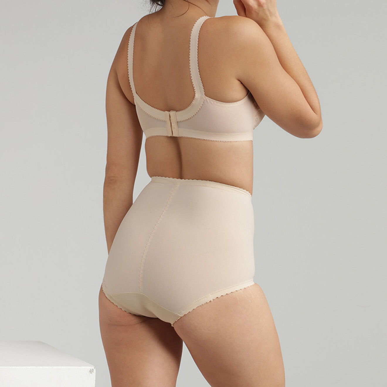 Playtex Culotte gainante serre-taille beige