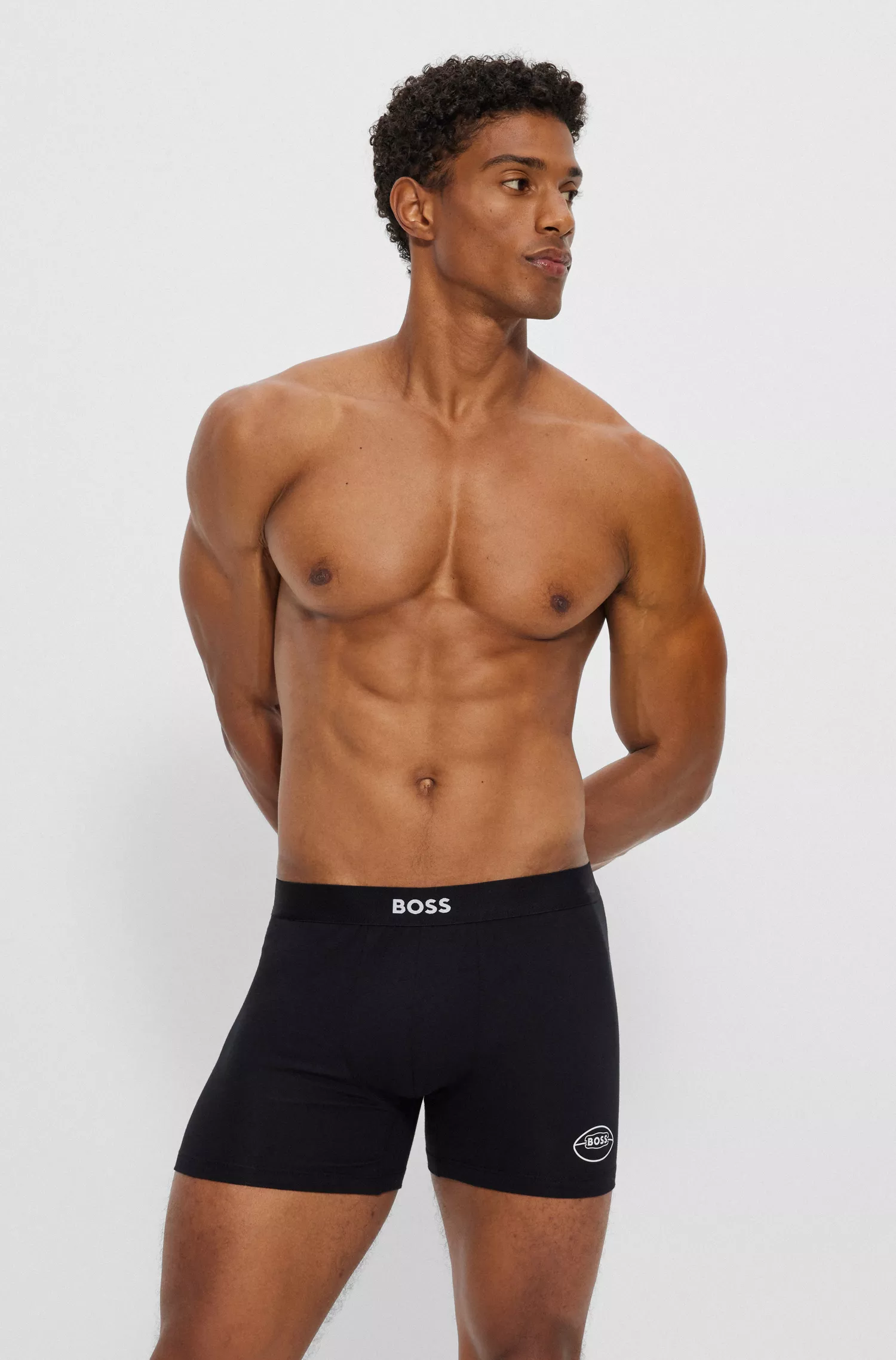 BOSS Black - Pacote duplo de cuecas boxer BOSS x NFL com estampa da colaboração.