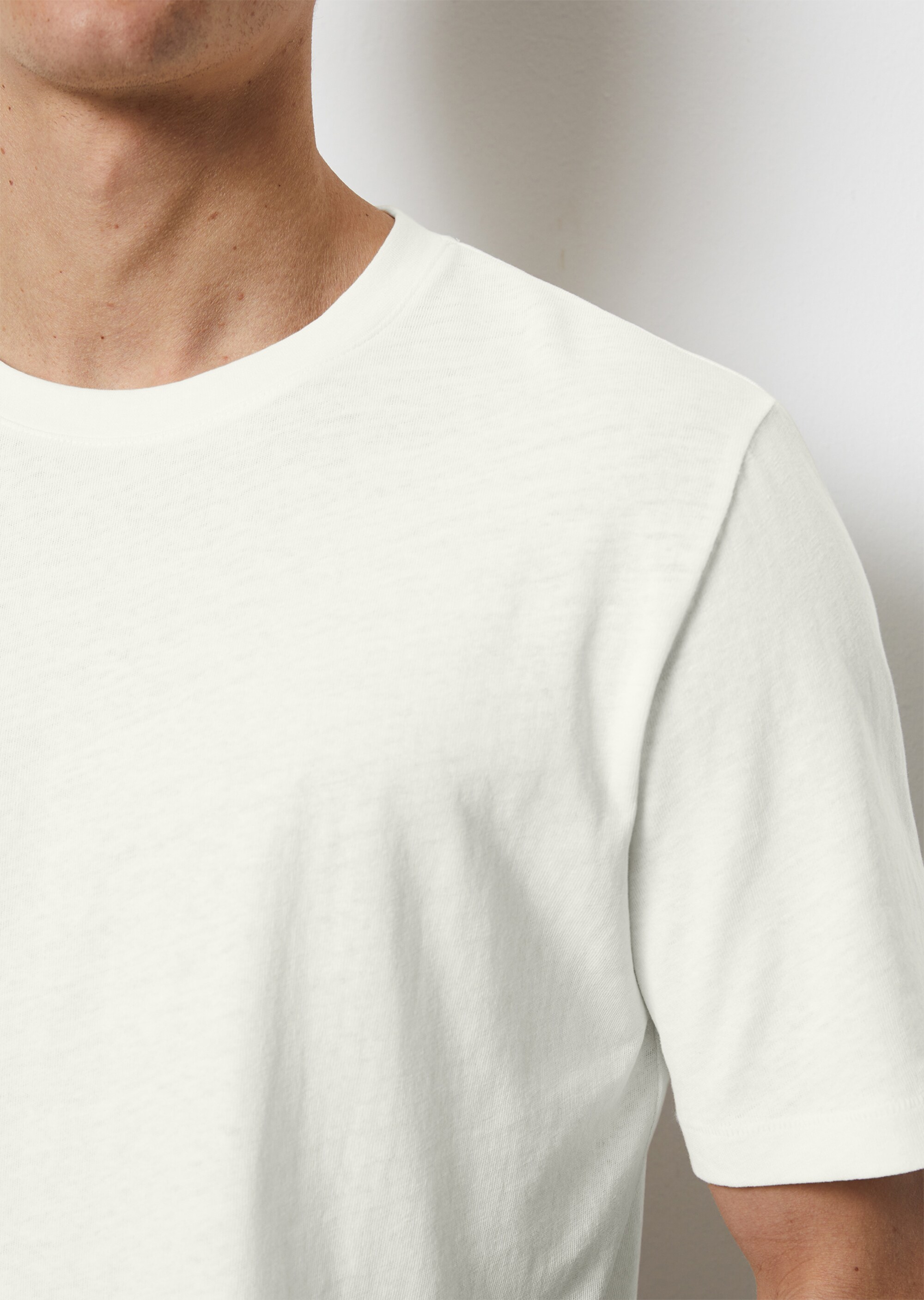 T-Shirt regular aus Bio-Baumwolle und Leinen