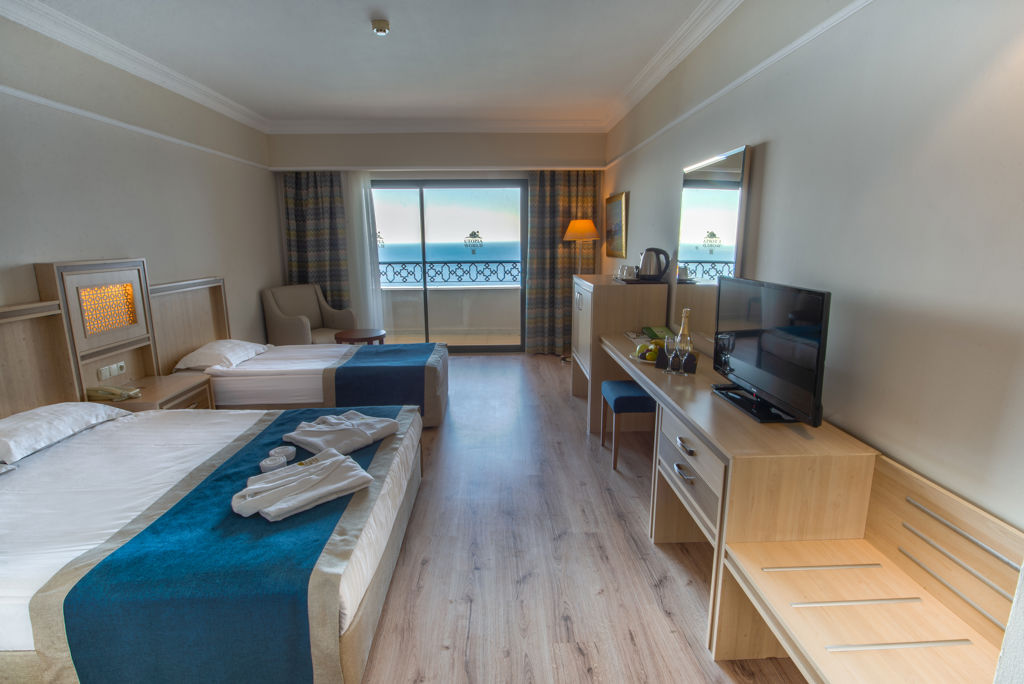Toppers van Oranje, Utopia World Muziekreis Ultra All Inclusive - Hotel