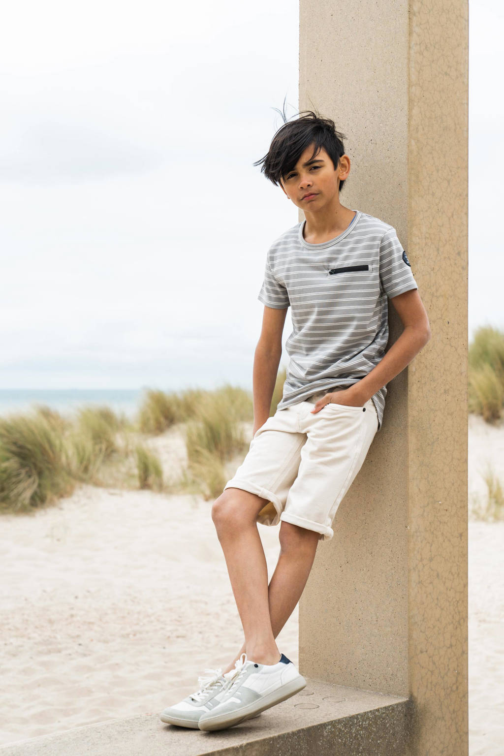 No Way Monday casual short off white