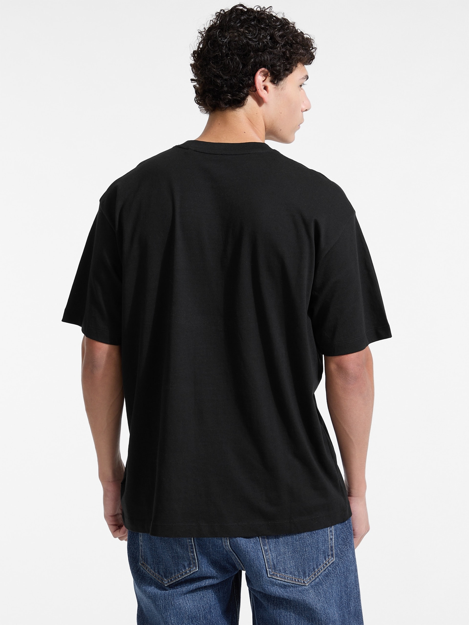 Camiseta oversized com logo bordado
