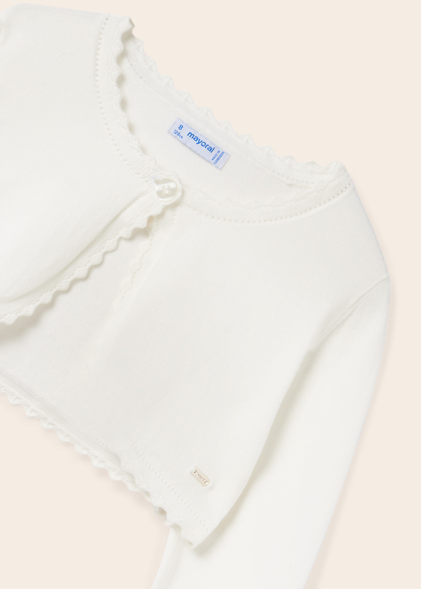 Casaquinho estilo bolero feito com algodão sustentável para meninas