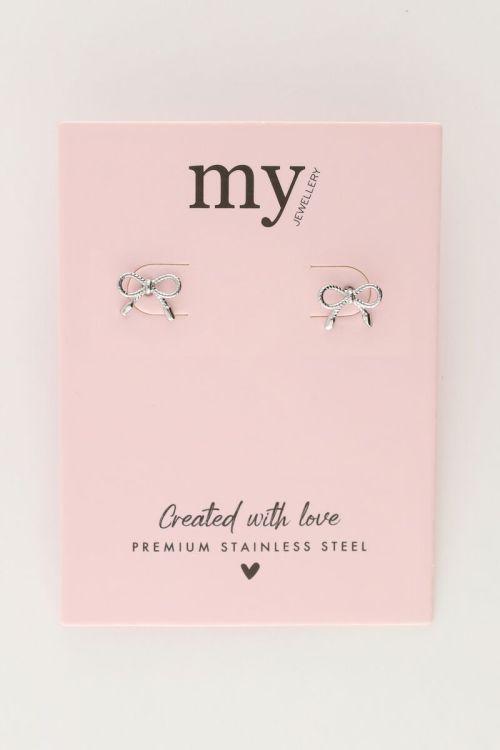 Minimalistische strikjes studs