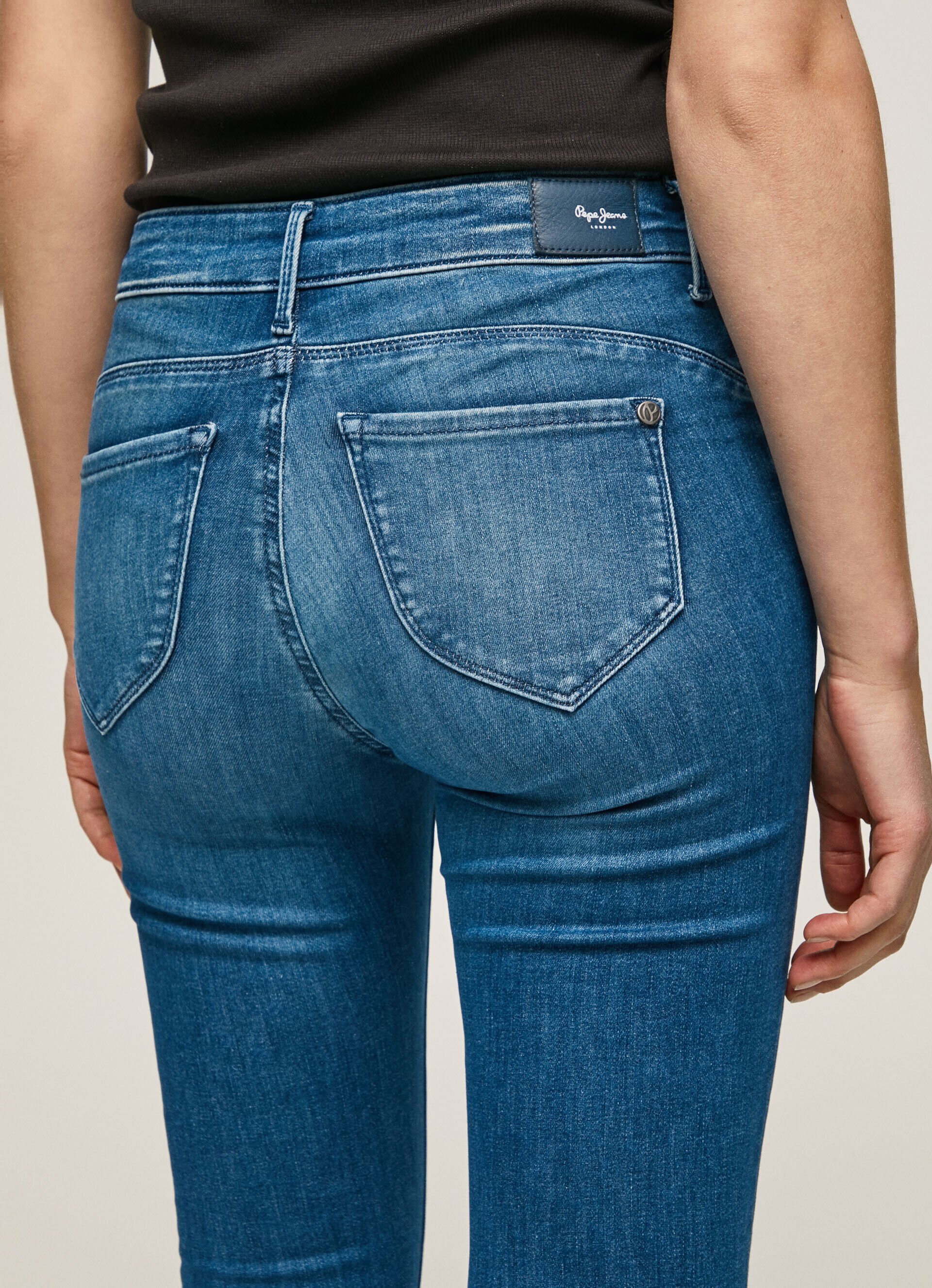 Calça jeans Zoe Fit Skinny de cintura média - jeans