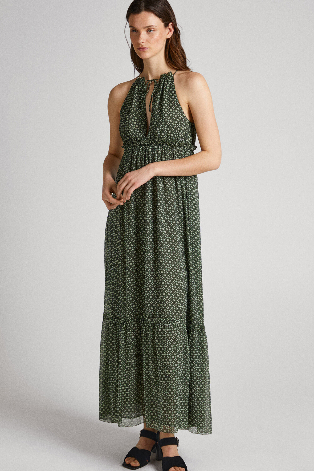 Vestido maxi fluido com babados
