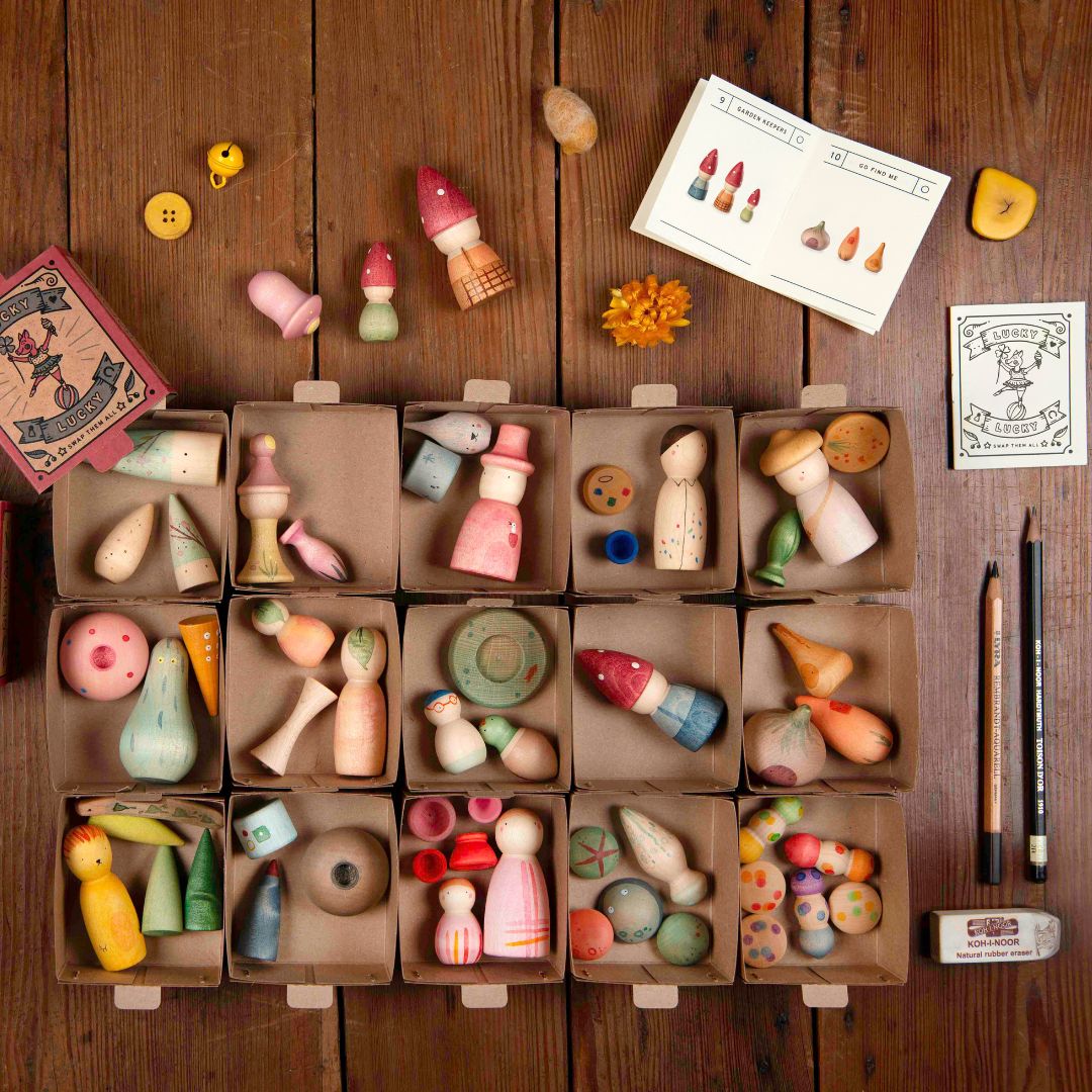 grapat verrassingsdoosje met houten figuren - editie 4 - assorti