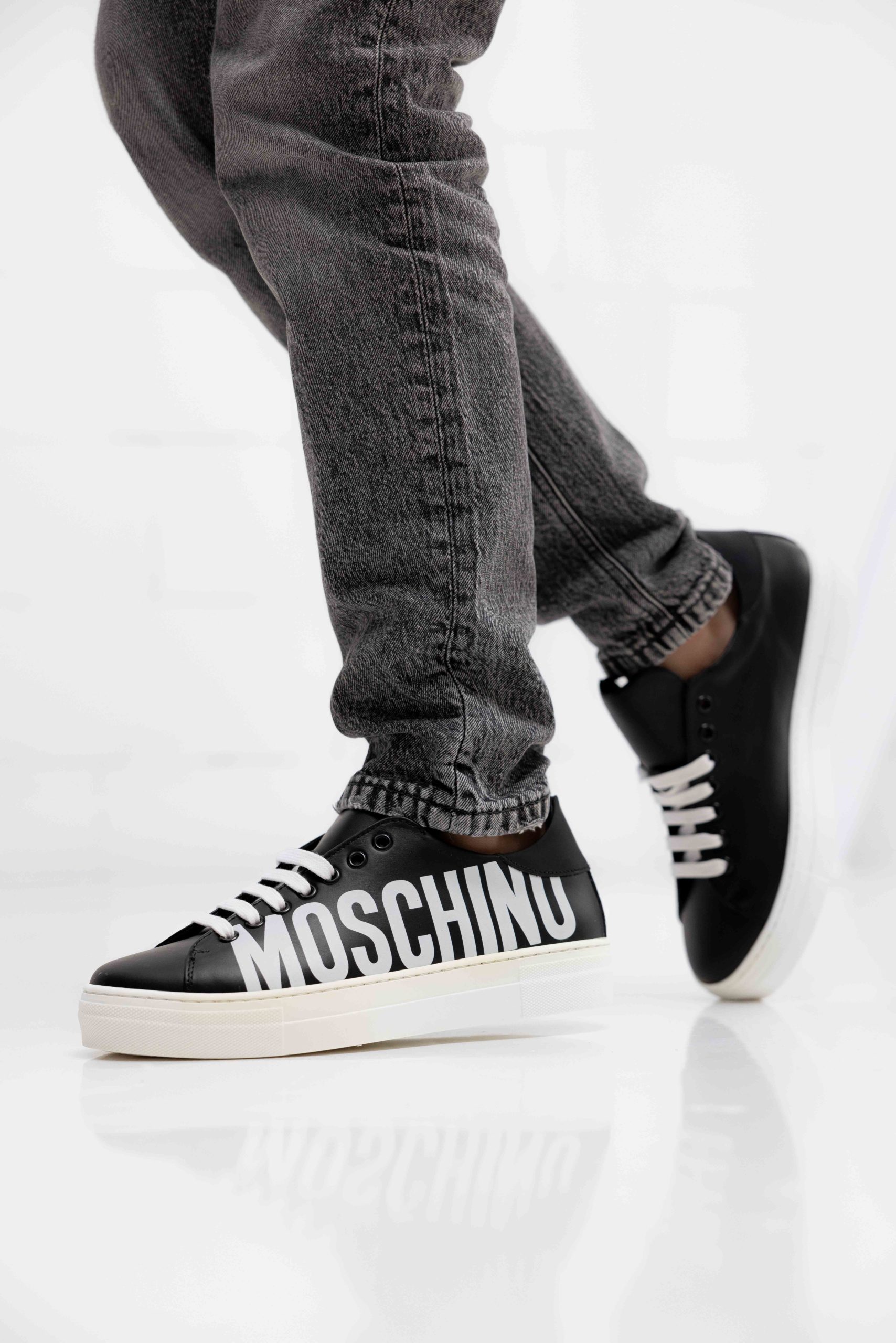 Moschino 77424 Sneakers Kids Zwart/Wit