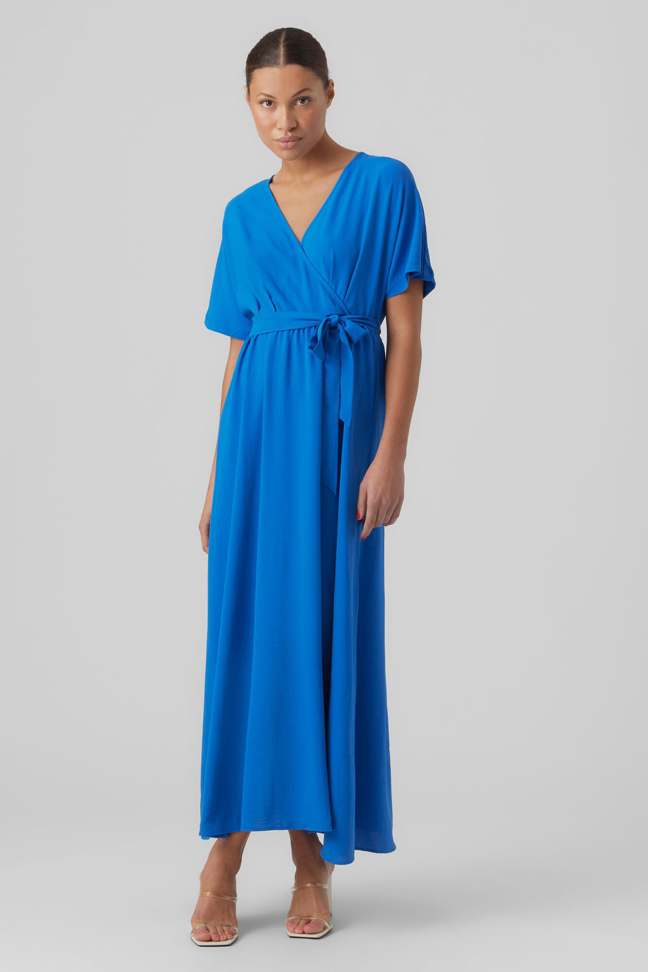 Vestido na altura do tornozelo com decote cruzado - Azul