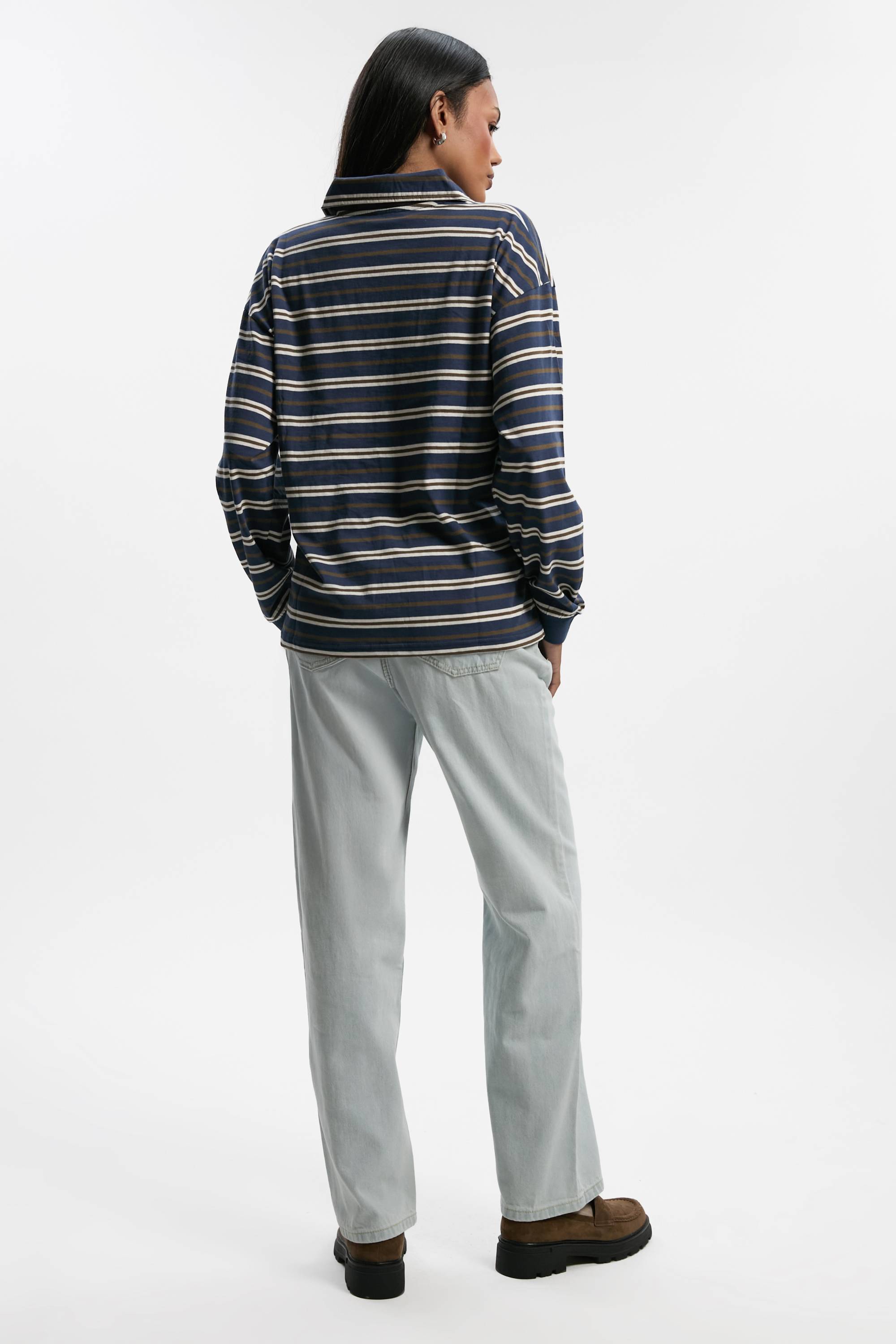 boohoo Jeans de grossesse style boyfriend avec taille haute sur le ventre