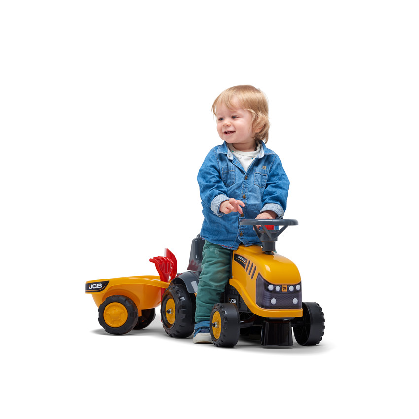 Tracteur JCB avec remorque