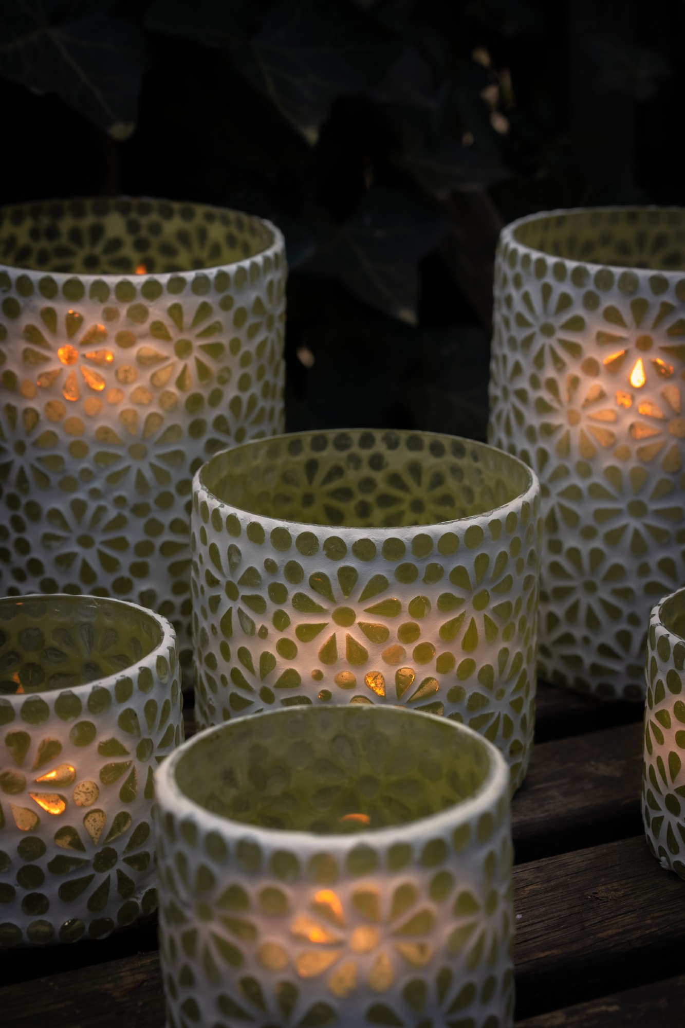Windlicht 'Blumen-Mosaik', weiß-grün, Ø 10 cm, H 10 cm von fischer's lagerhaus