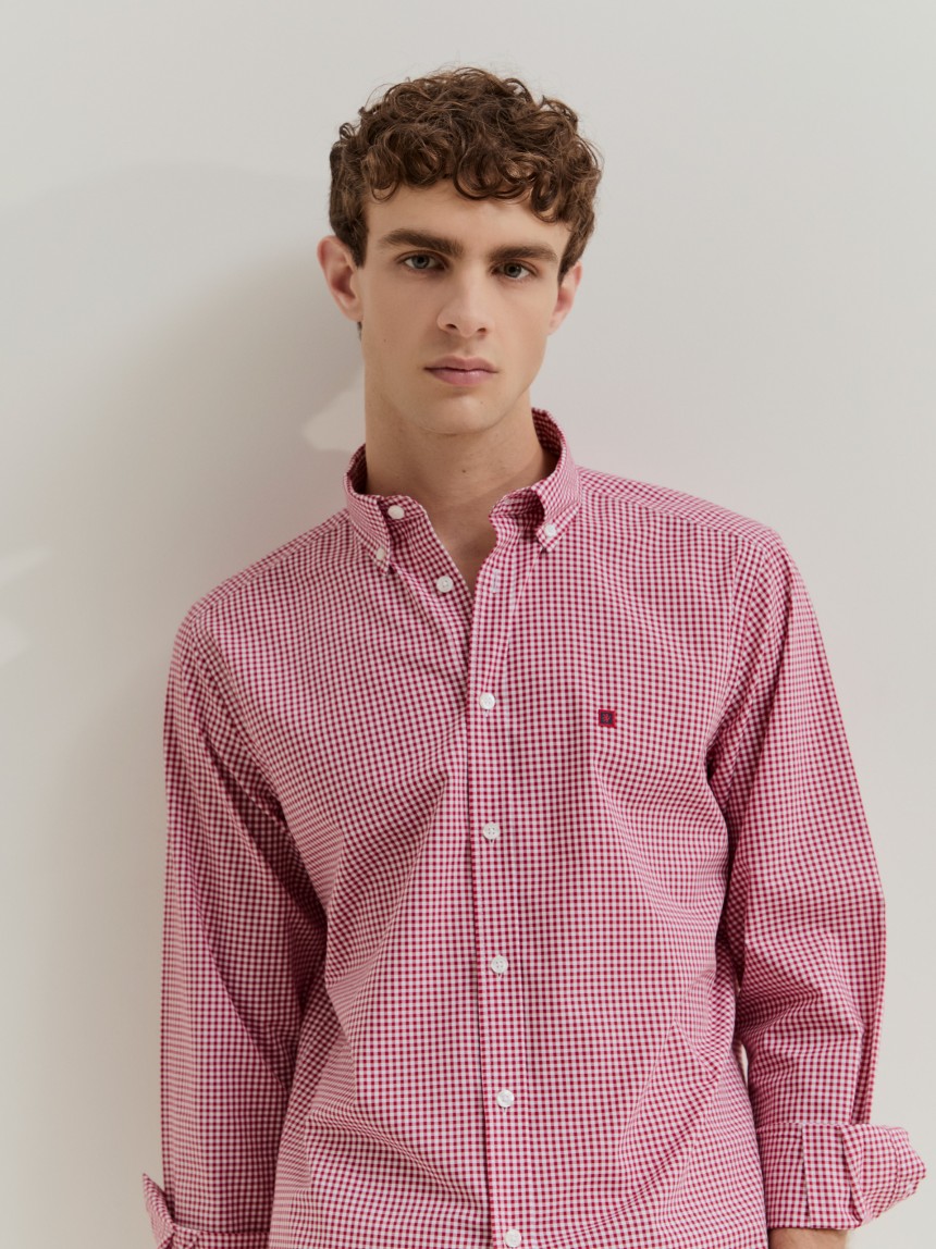Camisa regular fit aos quadrados
