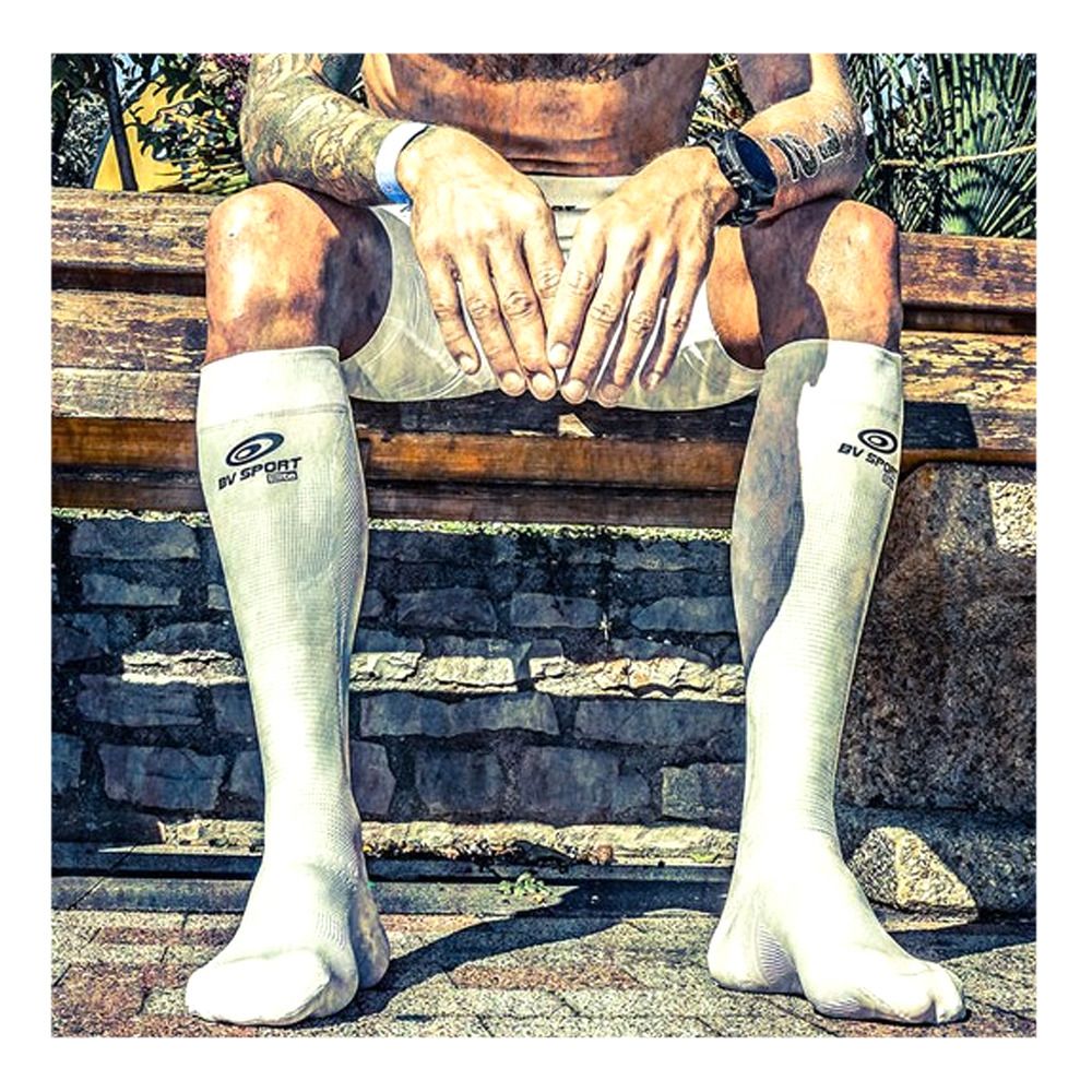 BV Sport PACK PERFORMANCE ELITE - Manchons + Chaussettes noir/blanc