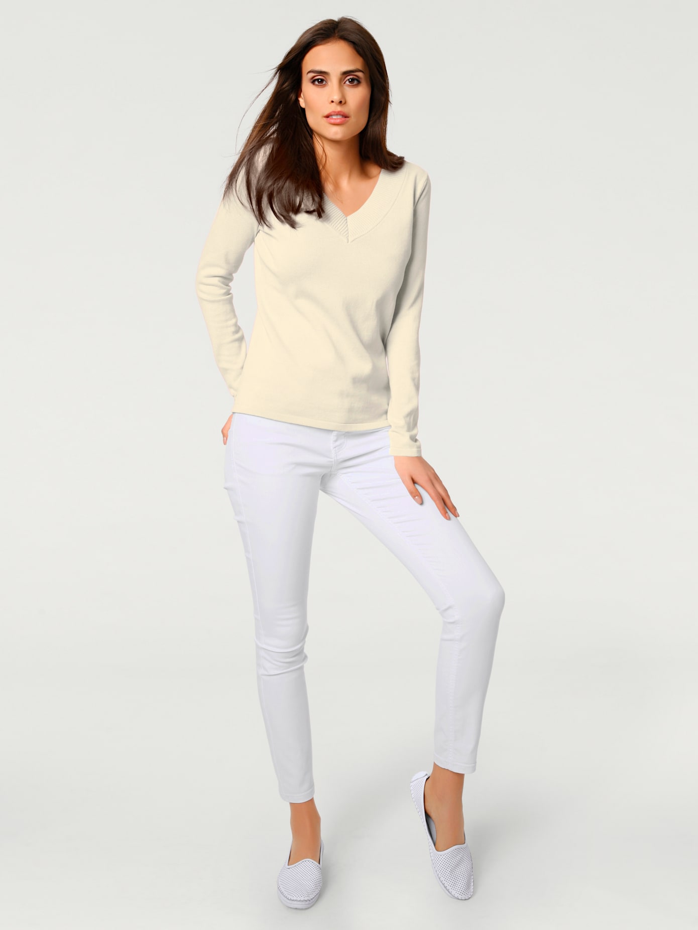 Joli pull basique à encolure en v