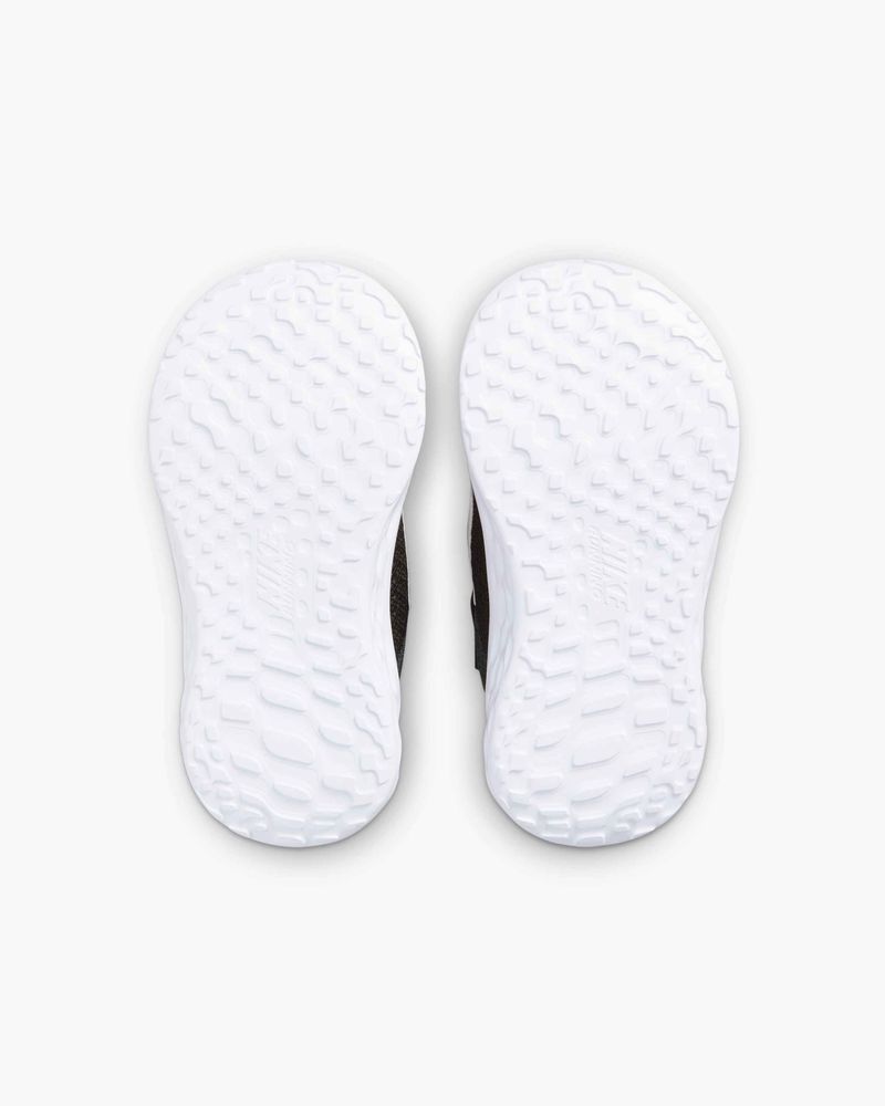 Chaussures Nike Revolution 6 Noir & Blanc pour enfant