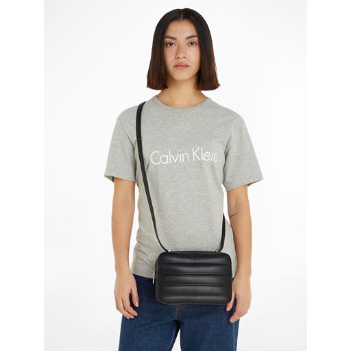Calvin Klein Line Quilt Camera Crossbody Taske, Black