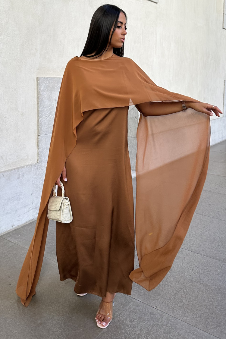 Robe marron ample satinée à empiècement voile