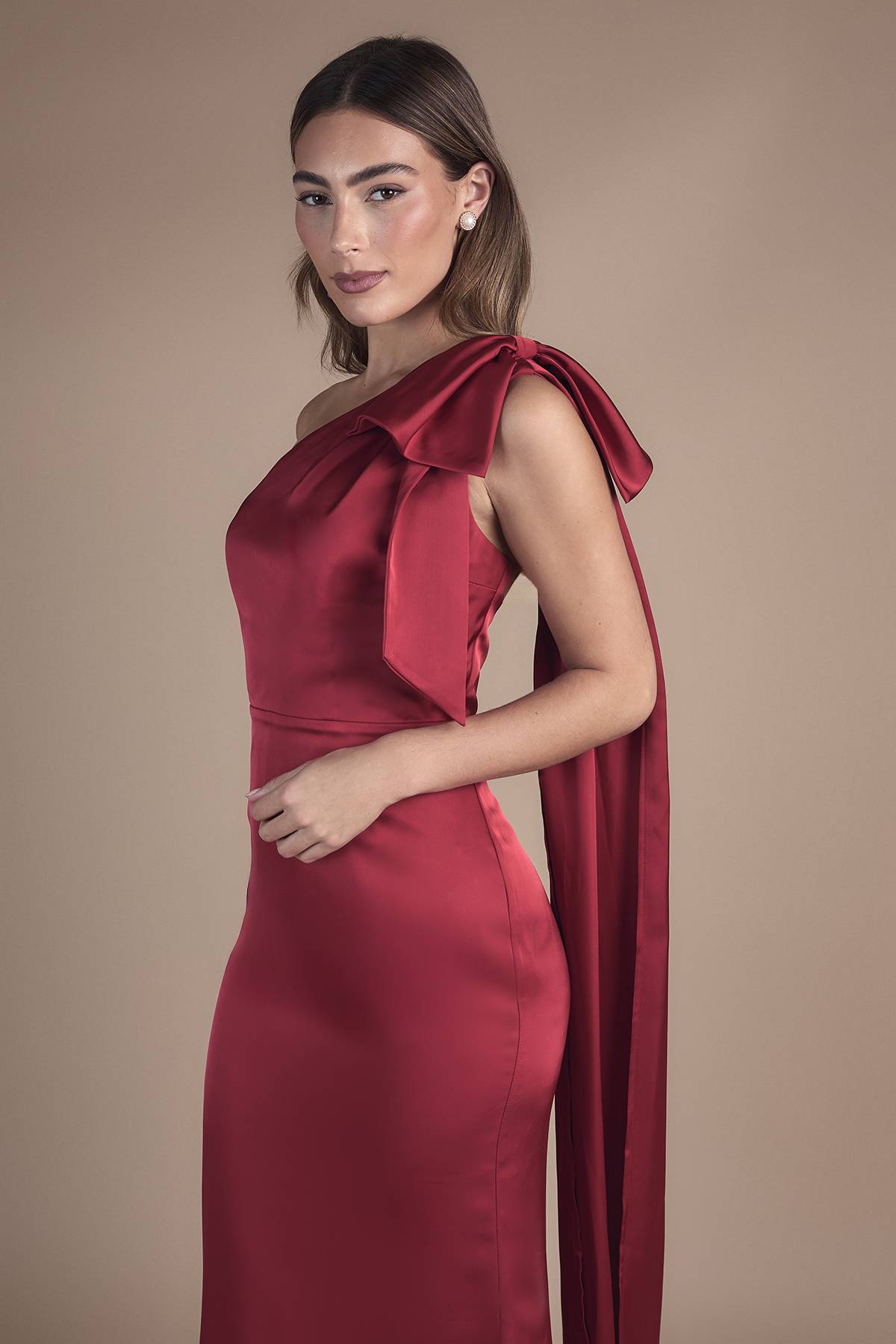 Coast Robe de Demoiselle d'Honneur en Satin à Une Épaule avec Détail Nœud et Drapé