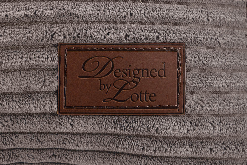 Designed by Lotte Ribbed - Hondenmand - bruin - 22x70x80 cm - M