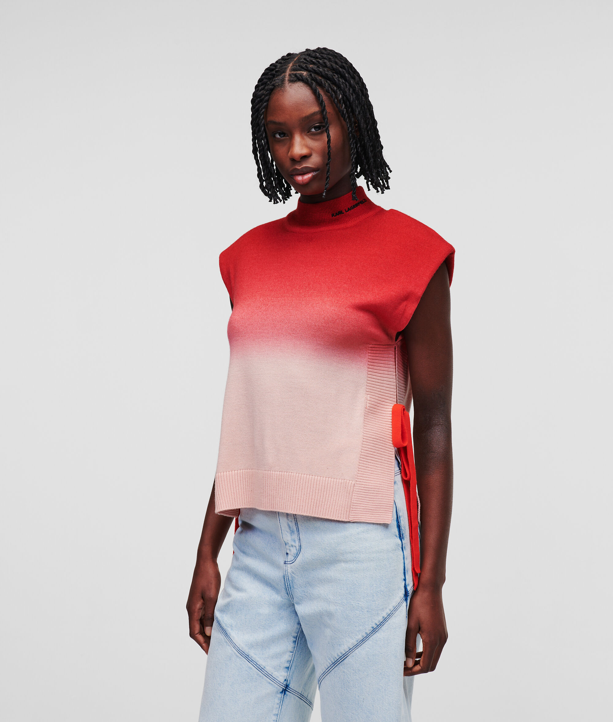 HAUT EN TRICOT AVEC ÉPAULES STRUCTURÉES