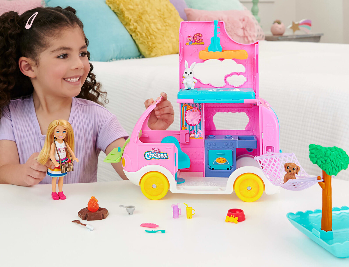 Barbie - Chelsea Campingvogn Legesæt Med Chelsea Og 2 Dyr