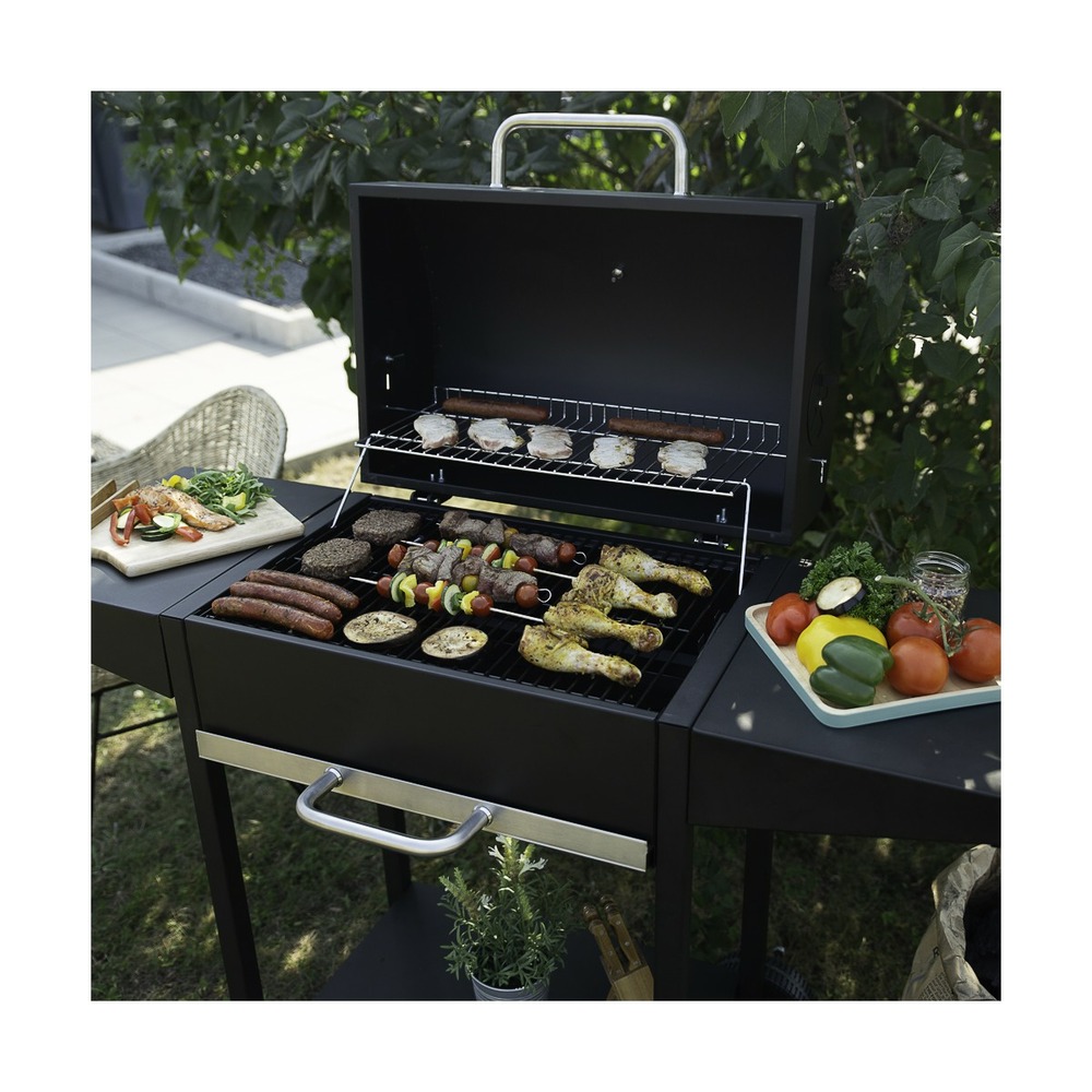 Barbecue à charbon avec desserte