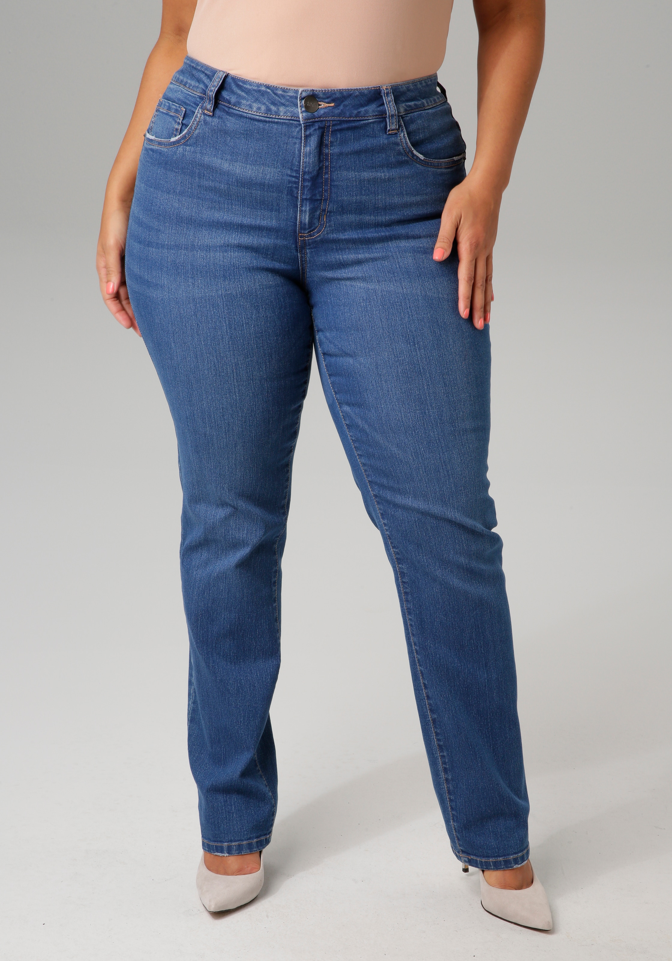 Aniston PLUS Straight-Jeans , mit leichtem Used-Effekt