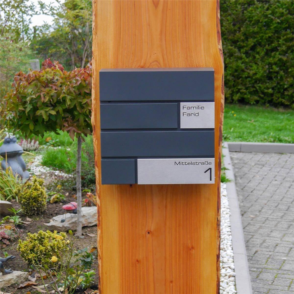 Metzler Briefkasten in Anthrazit Modell G - Pulverbeschichtung in RAL 7016 Feinstruktur Matt - Postkasten mit Gravur und Edelstahl Namensschild - Zur Wand-Montage - Größe: 37 x 37 x 10,5 cm