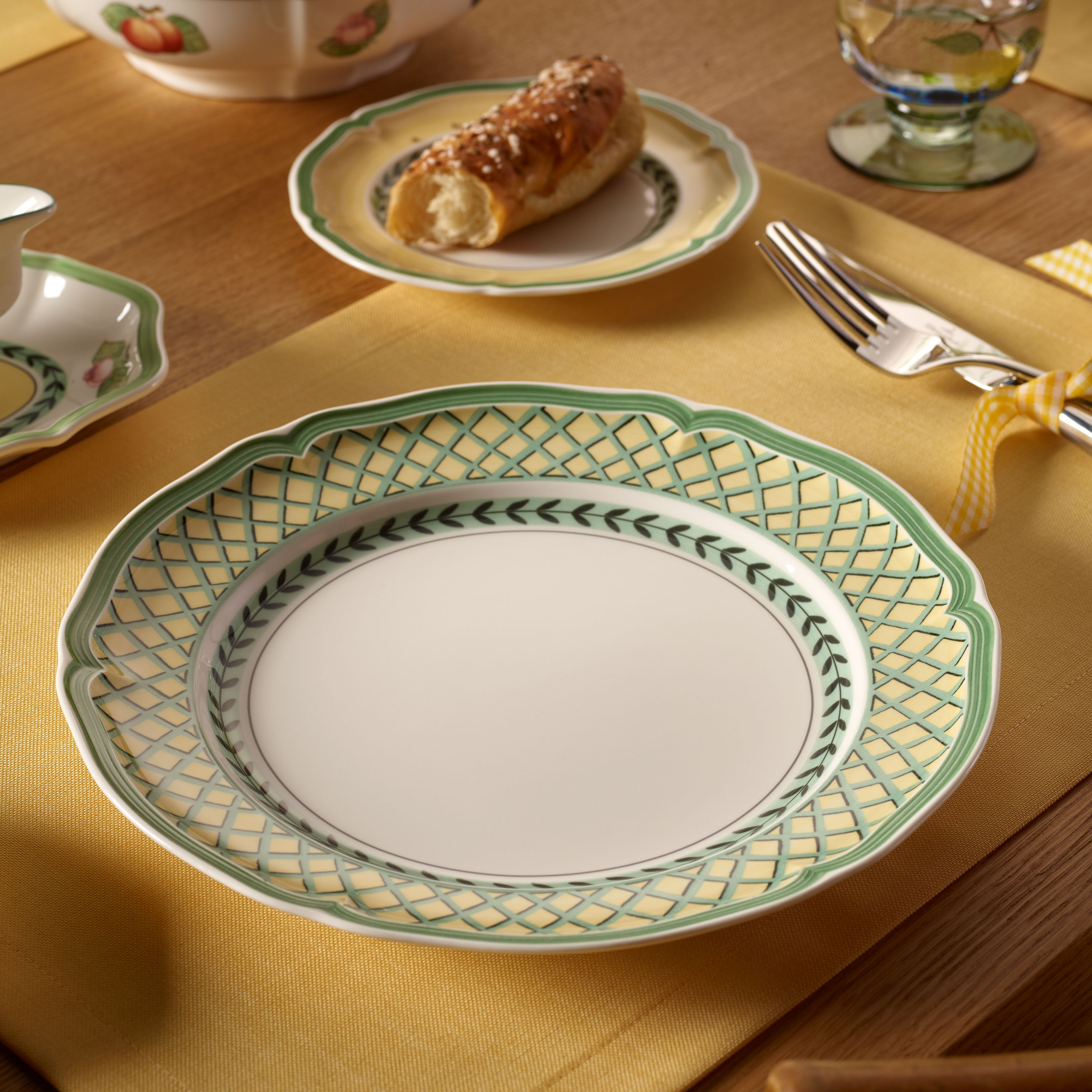 French Garden Dinner plate Multi-colored, 10.6'', Premium Porcelain